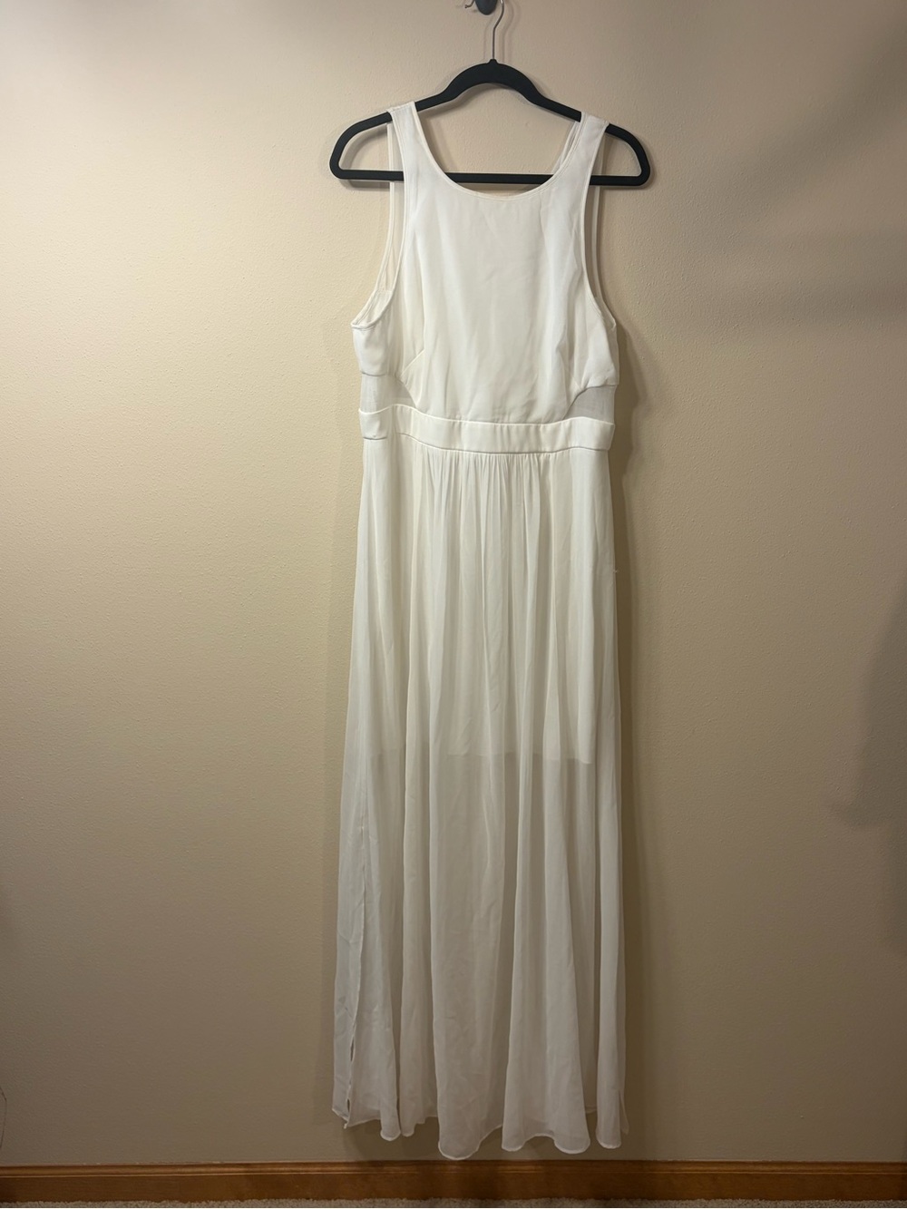 Bisou Bisou White Sleeveless Chiffon Maxi Dress